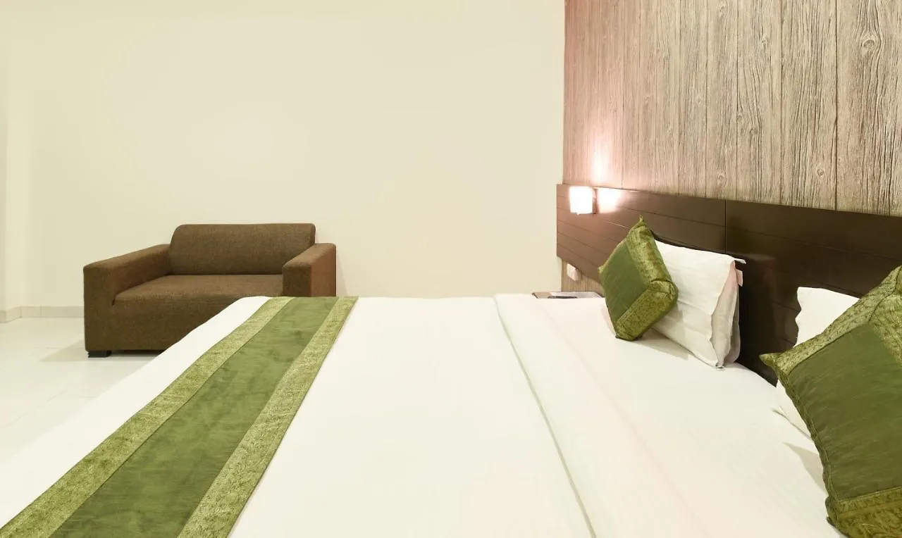 *** Hotel Treebo Aksh Palace India
